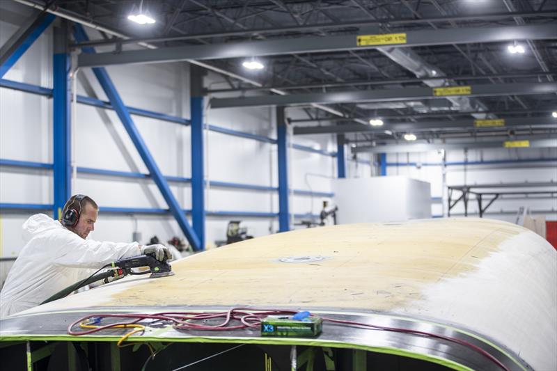 `The Mule` American Magic's surrogate boat shows canoe body with ...