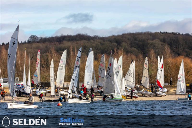 Boats launch during the Oxford Blue - photo © Tim Olin / www.olinphoto.co.uk