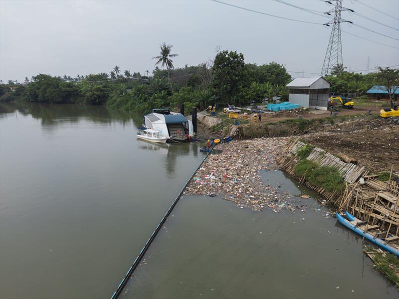 An Ocean Cleanup Interceptor at work in Jakarta - photo © The Ocean Cleanup