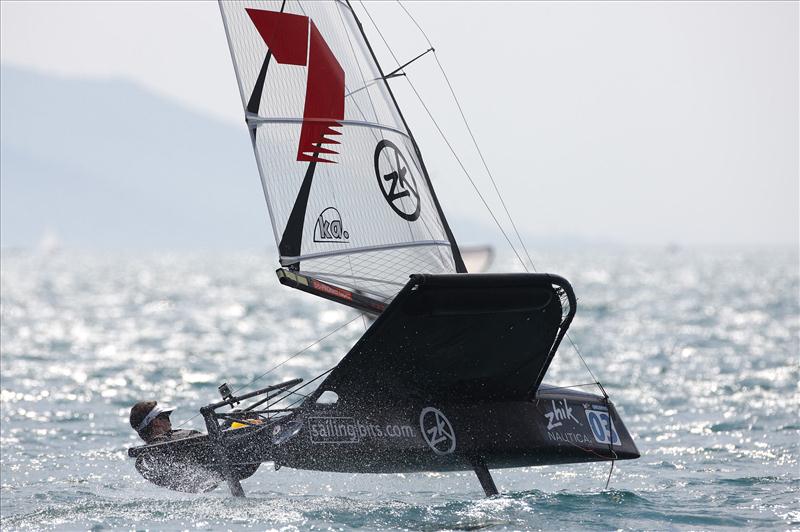 Scott Babbage on day 6 of the Zhik Nautica Moth Worlds at Campione del Garda photo copyright Th.Martinez / Sea&Co / www.thmartinez.com taken at Vela Club Campione del Garda and featuring the International Moth class