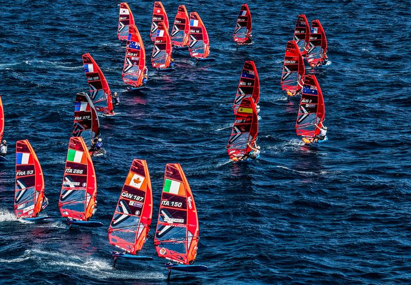 Federico Pilloni (sail no. 286) and the iQFOiL fleet in action - photo © Sailing Energy / French Olympic Week Hyères - TPM