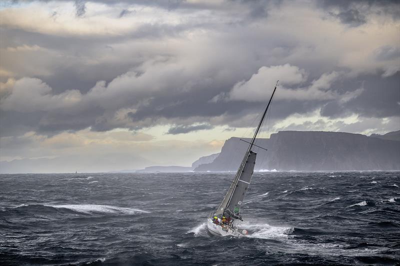 Three slabs makes it a real blow - Michael Bell's Jones 42, Minnie, traverses Storm Bay - photo © Kurt Arrigo