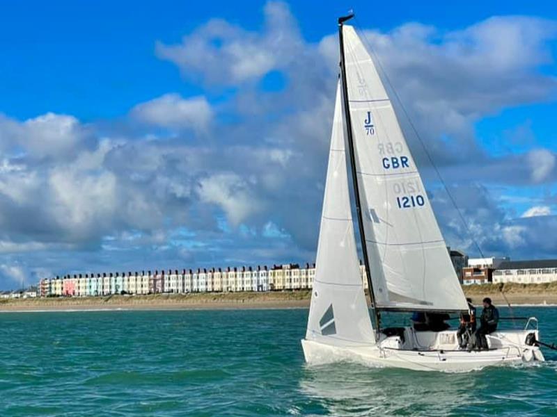 Mojito Bach making good progress along Pwllheli beach - Pwllheli Autumn ...