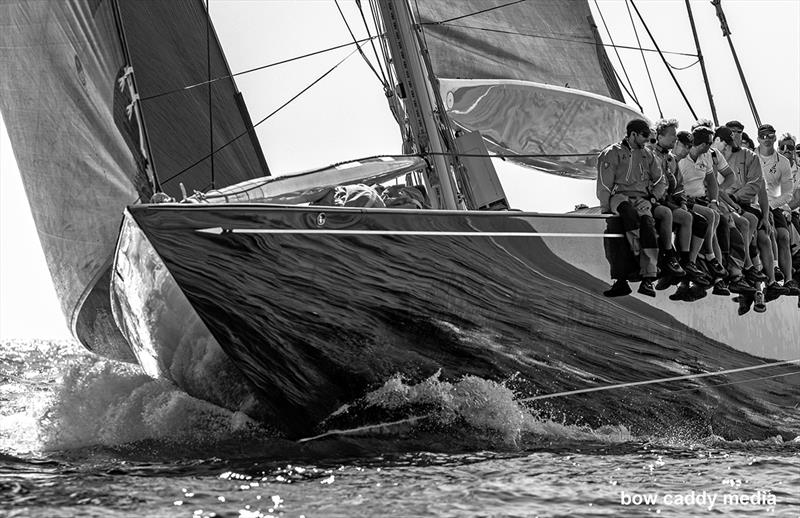 Powering north - photo © Bow Caddy Media