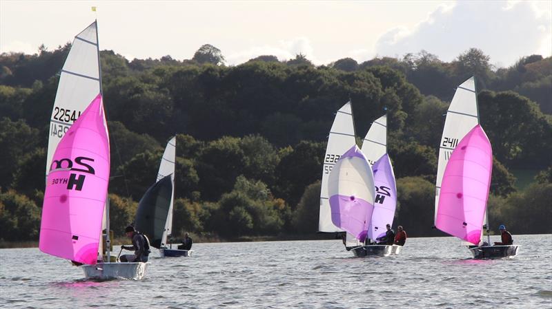 2000 class Inlands at Weir Wood - photo © Sarah Seddon