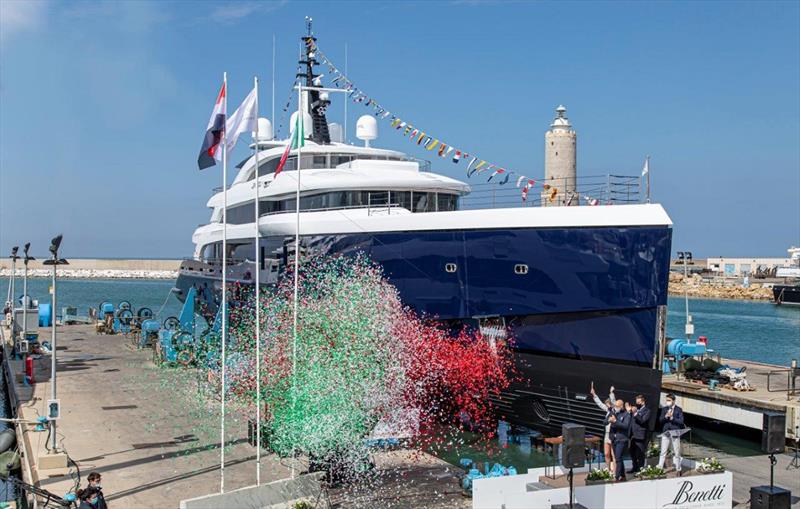 Motor yacht Kiss - Feadship - Yacht Harbour