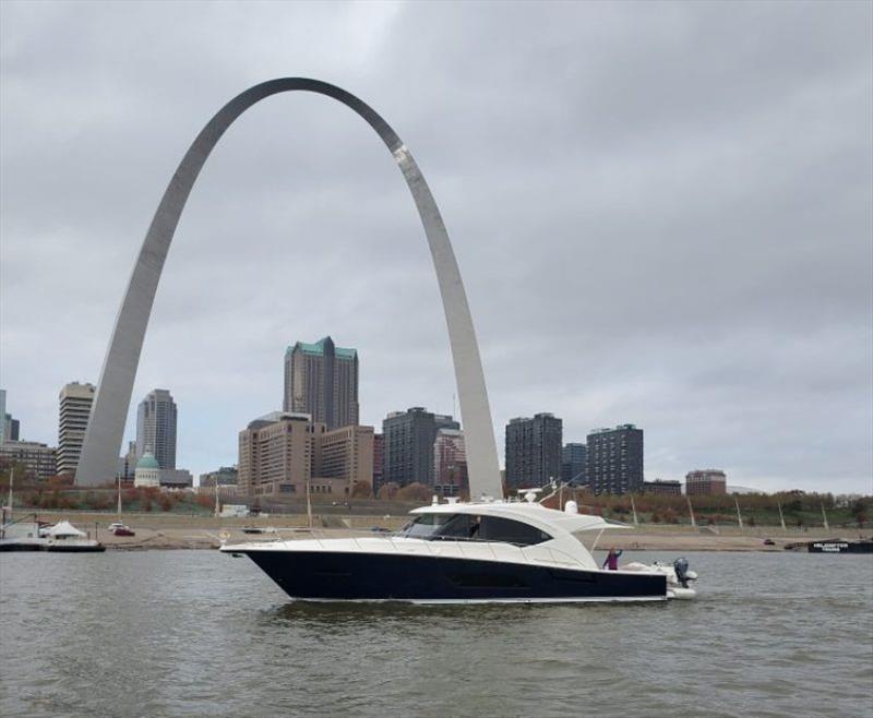 Legacy G2 with the Gateway Arch of St. Louis in the background. - photo © Riviera Australia