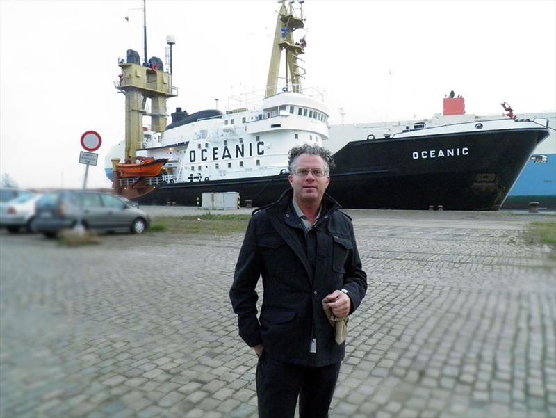 Richard Liebowitz in front of Oceanic - photo © LP Design UK