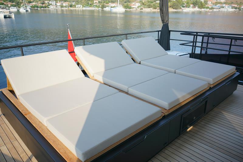 A Closer Look at All-Aluminum VisionF 80 BLCK Catamaran - Yacht Harbour