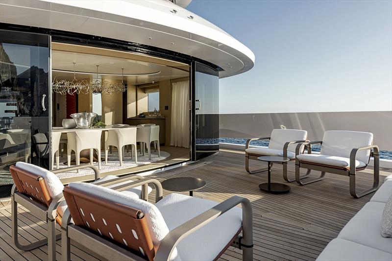With a strong visual impact, the MIZAR table customises the dining area. It is accompanied by DIANA armchairs. In the bow, the open-air relaxation area features the geometric shapes of the LOOP armchairs and APSARA low tables - Benetti B.Yond 37 M Yacht - photo © Georgetti