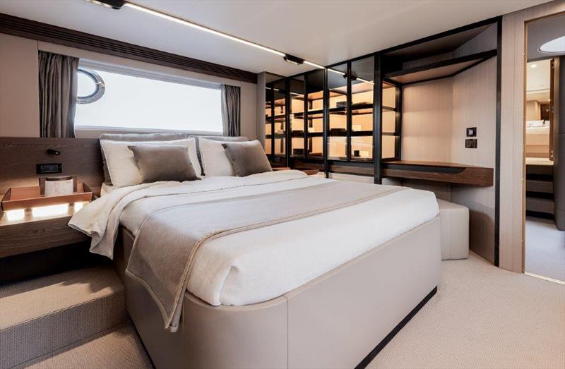 Azimut S7 - Owner suite - photo © Azimut Yachts