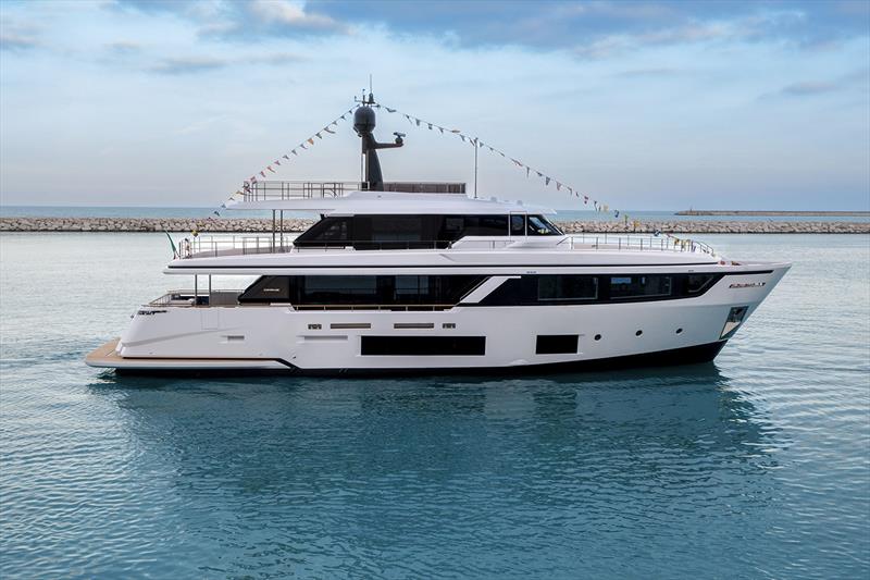 Navetta 30 - photo © Custom Line