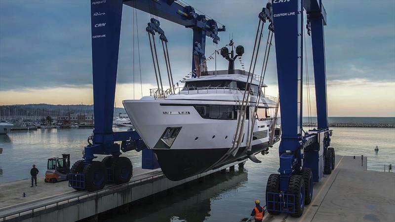 Navetta 30 - photo © Custom Line