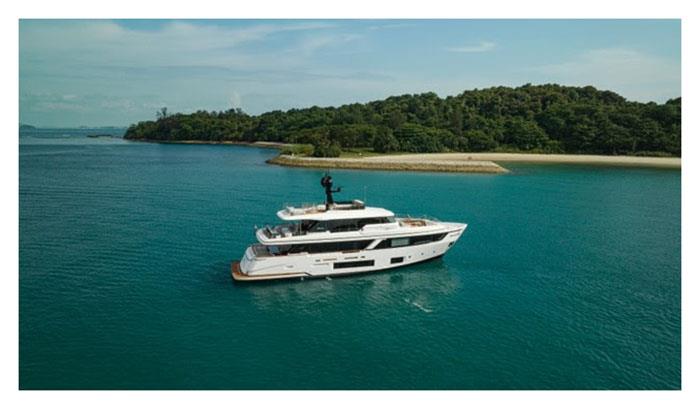 Custom Line Navetta 30 - photo © Ferretti Group