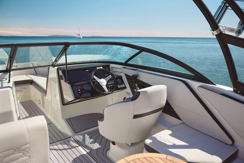 Sea Ray launches all-new SPX 210 and SPX 210 Outboard