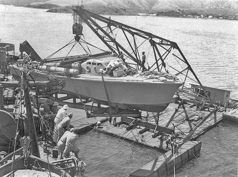 The PT-47 being off-loaded from a transport ship in Noume´a, New Caledonia, November 1942 - photo © Naval History and Heritage Command