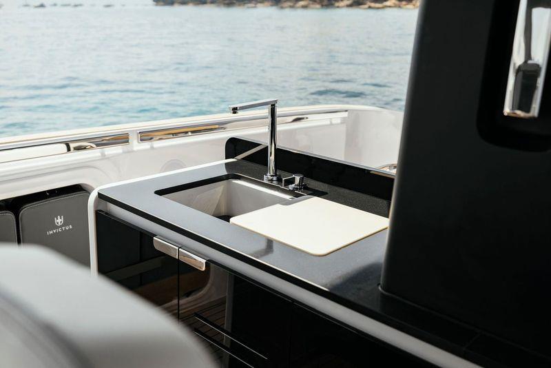 Invictus TT420 Vogue White - photo © Invictus Yacht
