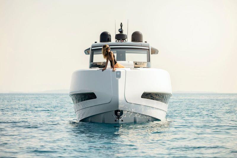 Invictus TT420 Vogue White - photo © Invictus Yacht