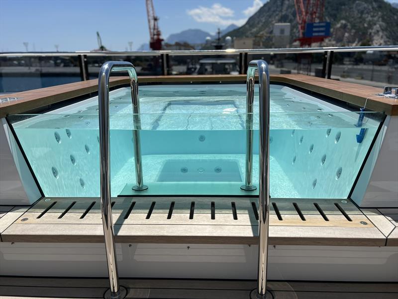50m M/Y Thanuja- flybridge's jacuzzi - photo © iYacht GmbH
