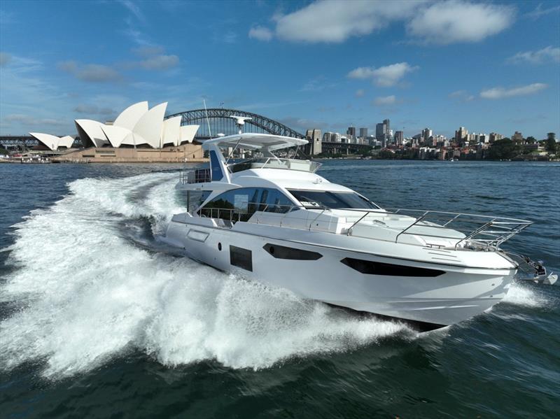 Azimut 60 - photo © Azimut