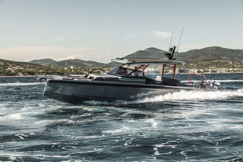 BRABUS Shadow 1000 Sun-Top Phantom Gray - photo © BRABUS Marine