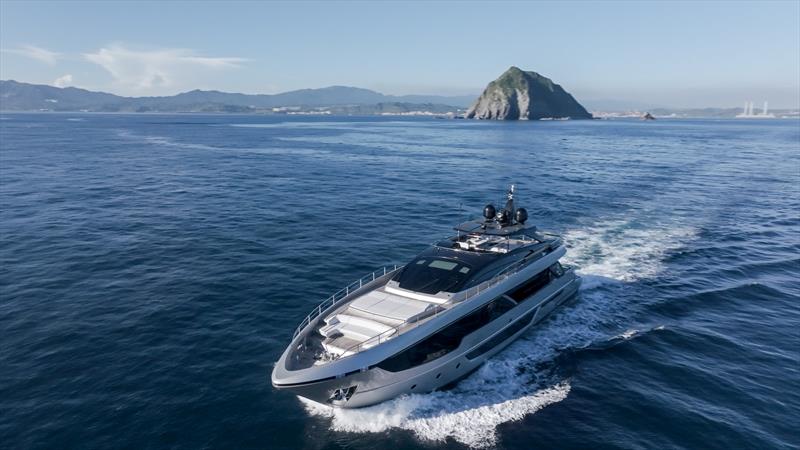 Riva 102 Corsaro Super