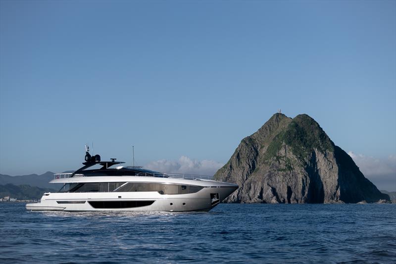 Riva 102 Corsaro Super