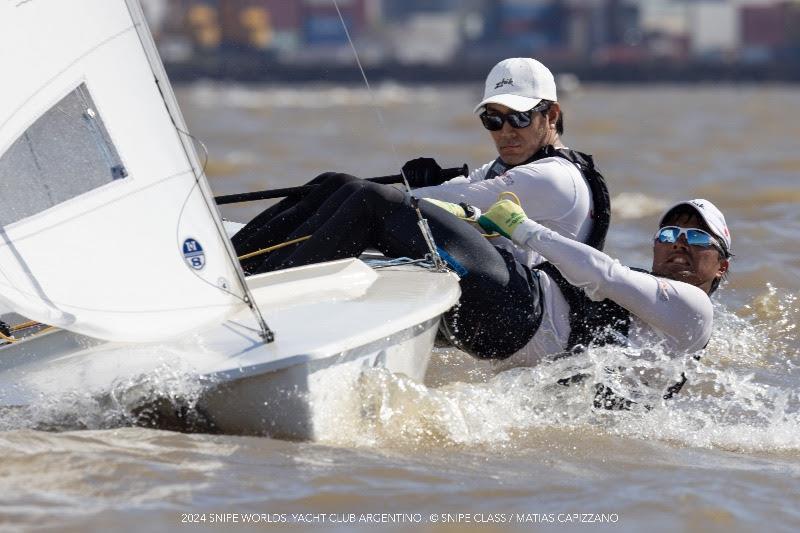 Day 4 of the 2024 Snipe World Championship in Buenos Aires, Argentina photo copyright Matias Capizzano / www.capizzano.com taken at Yacht Club Argentino and featuring the Snipe class