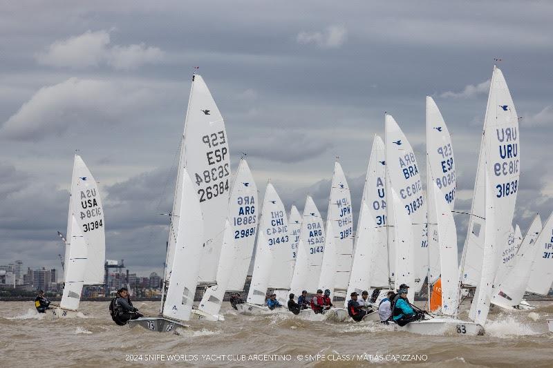 Day 5 of the 2024 Snipe World Championship in Buenos Aires, Argentina photo copyright Matias Capizzano / www.capizzano.com taken at Yacht Club Argentino and featuring the Snipe class