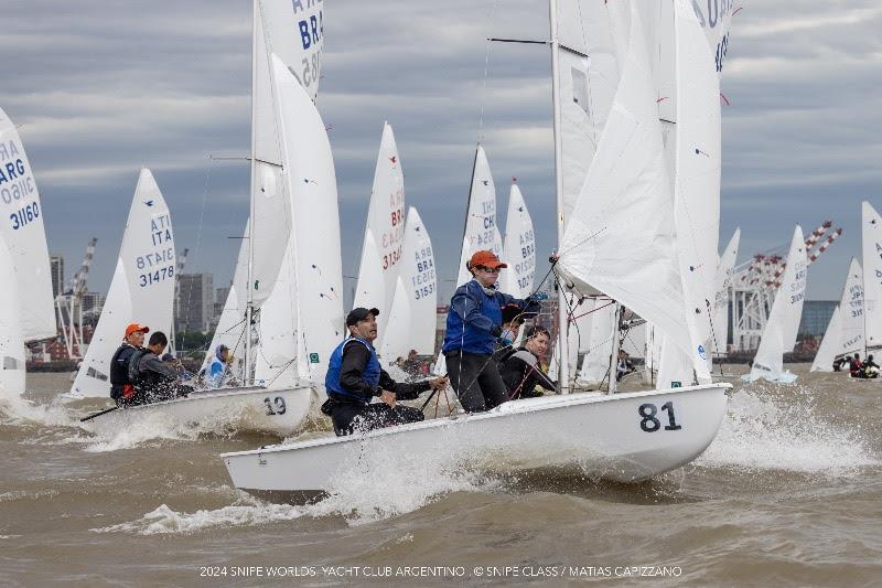 Day 5 of the 2024 Snipe World Championship in Buenos Aires, Argentina photo copyright Matias Capizzano / www.capizzano.com taken at Yacht Club Argentino and featuring the Snipe class