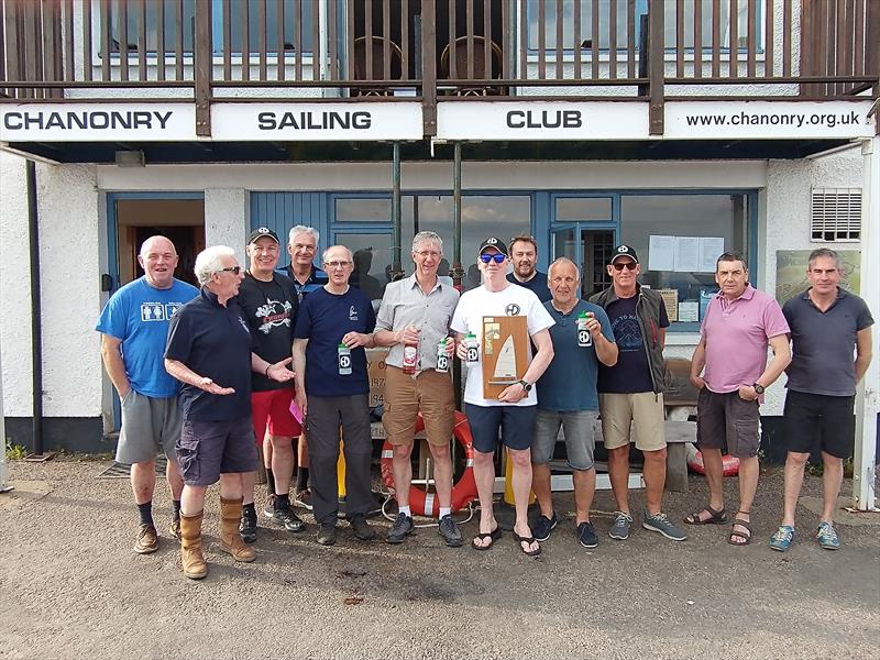 HD Scottish Solo Travellers at Chanonry - photo © Ross Watson