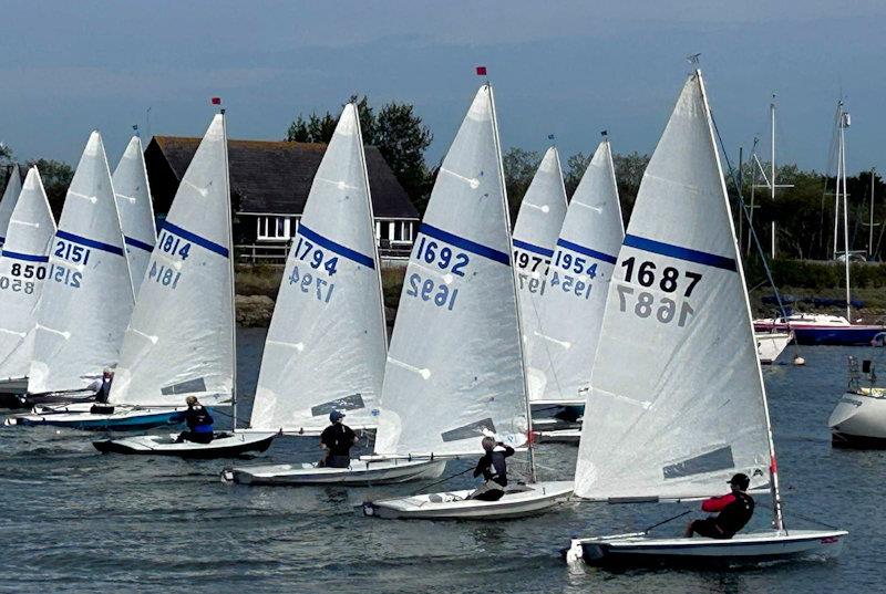 Busy starts at the Up River Streaker Open - photo © Helen Rees